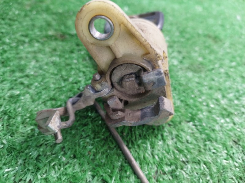 Замок багажника газ 31105 2006 105