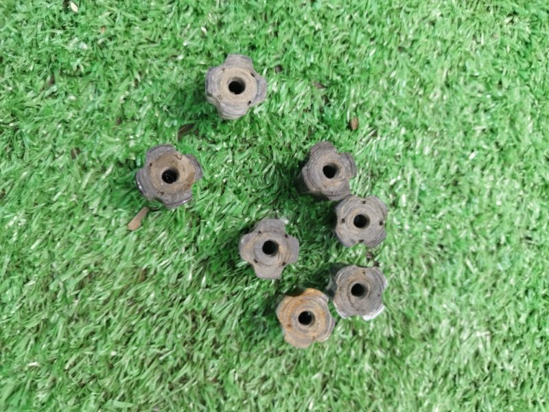 Гайка заднего фонаря газ 31105 2006 105