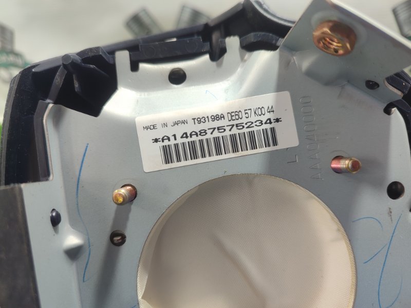 Подушка безопасности в руль Mazda Demio