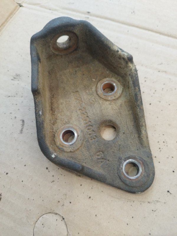 Кронштейн двигателя LADA 2131 4x4