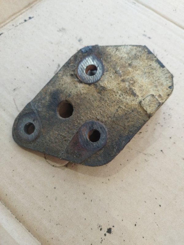 Кронштейн двигателя LADA 2131 4x4