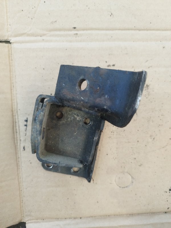 Кронштейн двигателя LADA 2131 4x4