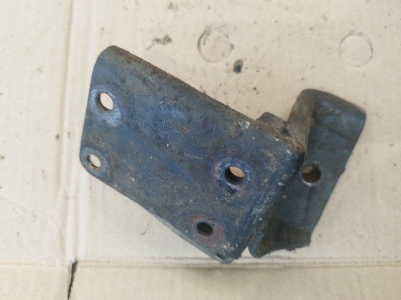 Кронштейн двигателя LADA 2131 4x4