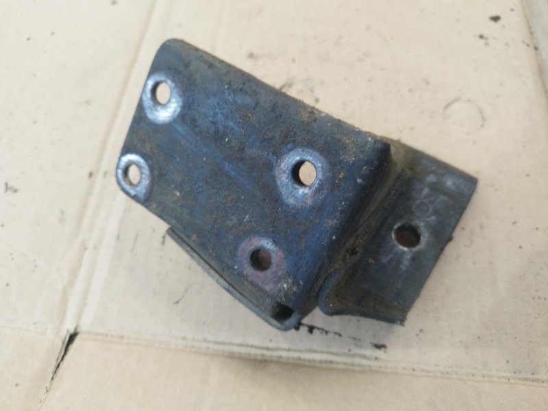 Кронштейн двигателя LADA 2131 4x4