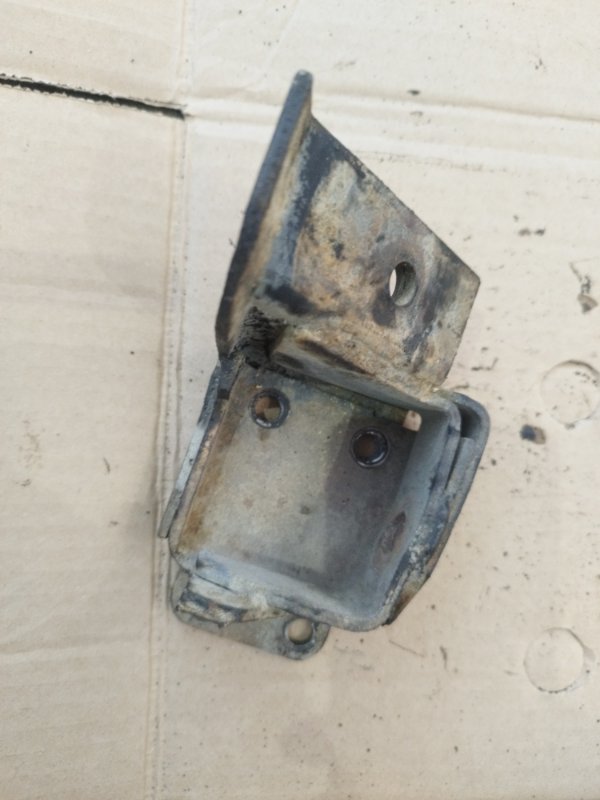 Кронштейн двигателя LADA 2131 4x4