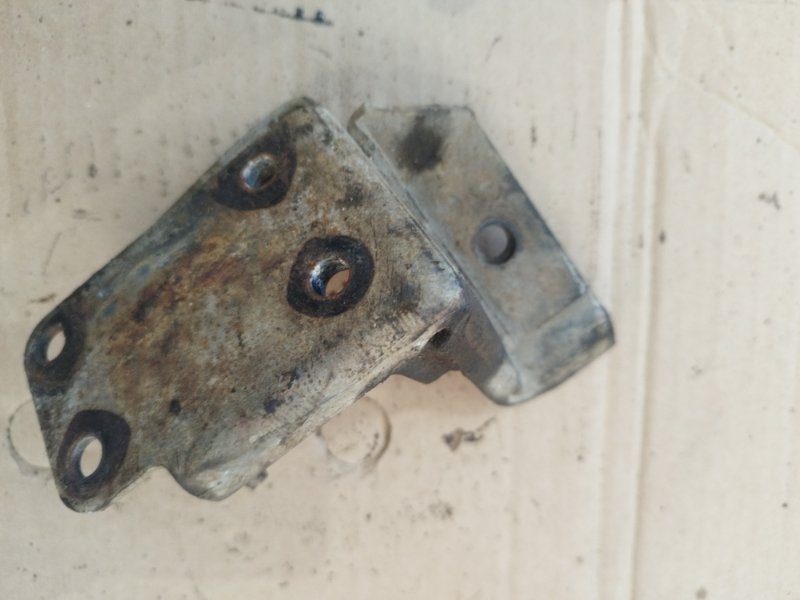 Кронштейн двигателя LADA 2131 4x4