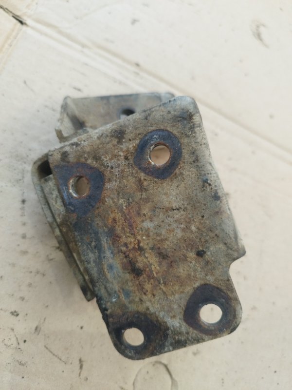 Кронштейн двигателя LADA 2131 4x4