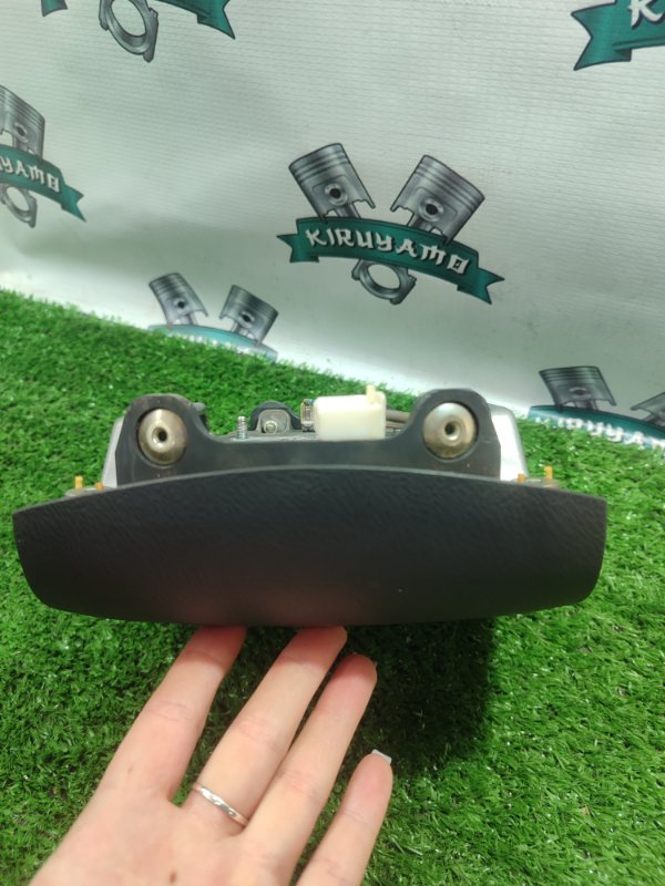 Подушка безопасности в руль TOYOTA Voxy