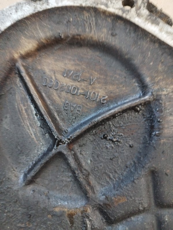 Крышка двигателя лада 2105 21053