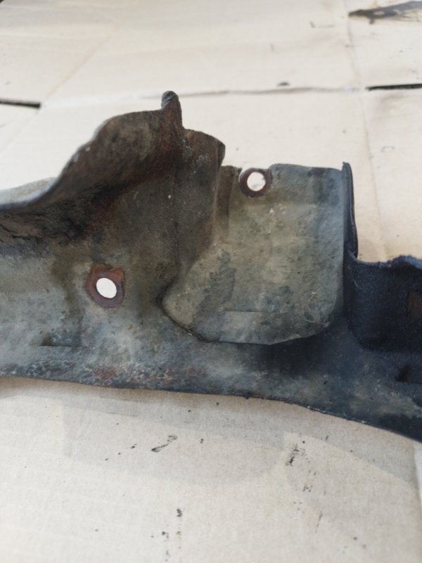 Кожух выпускного коллектора Toyota CORONA 1995 седан