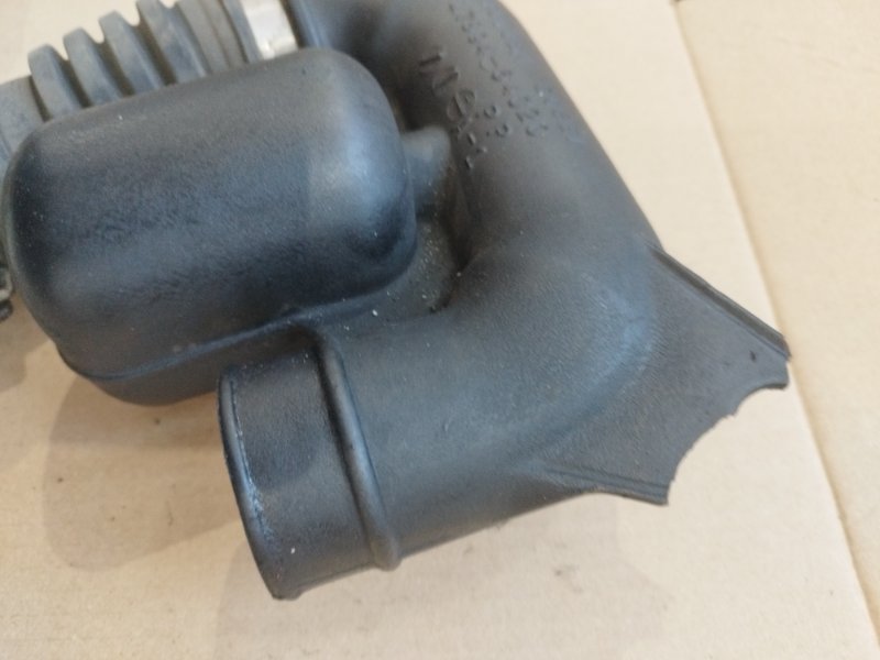 Патрубок воздушного фильтра Toyota CORONA 1995 седан