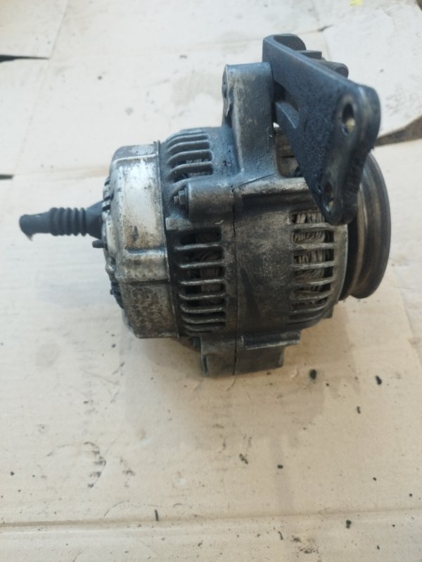 Генератор Toyota CORONA 1995 седан