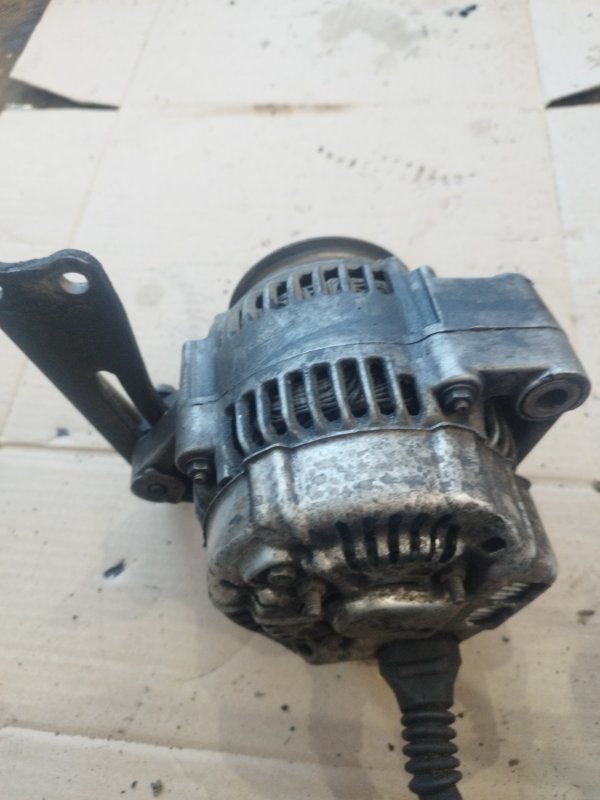 Генератор Toyota CORONA 1995 седан