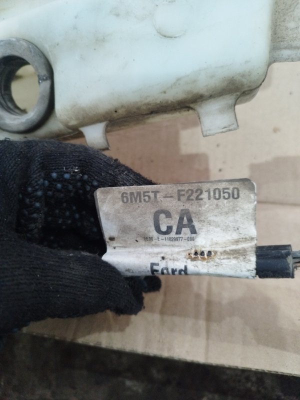 Бачок стеклоомывателя Ford FOCUS 2