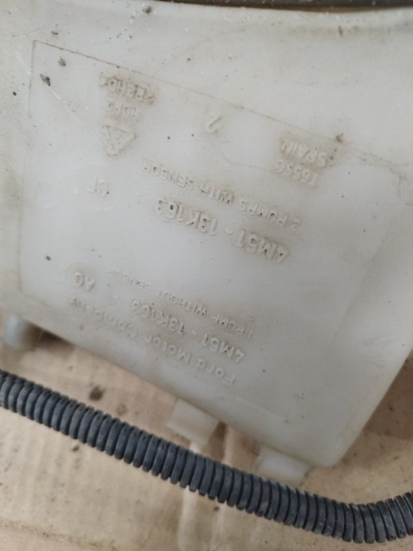 Бачок стеклоомывателя Ford FOCUS 2