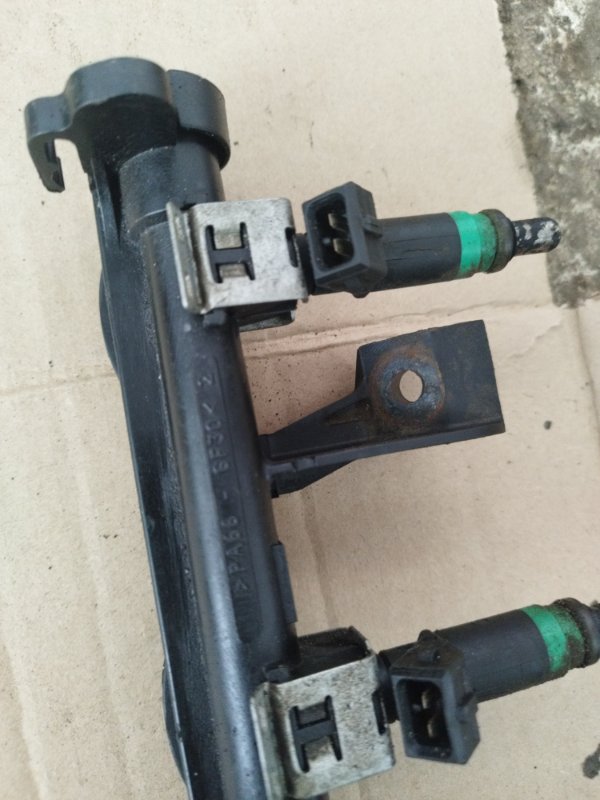 Топливная рейка Ford FOCUS 2