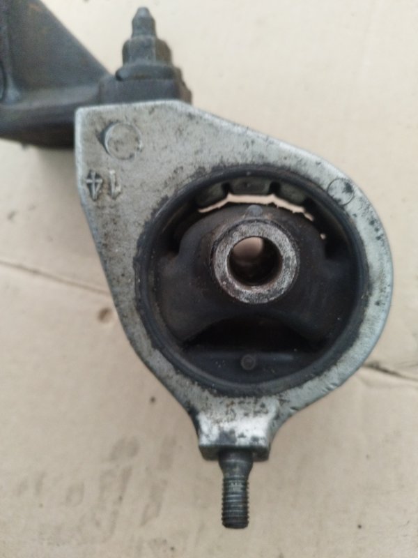 Кронштейн двигателя Toyota Carina 1989 st170