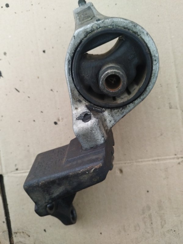 Кронштейн двигателя Toyota Carina 1989 st170