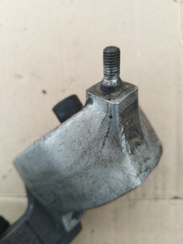 Кронштейн двигателя Toyota Carina 1989 st170