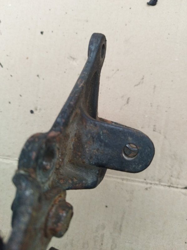 Кронштейн двигателя Toyota Carina 1989 st170