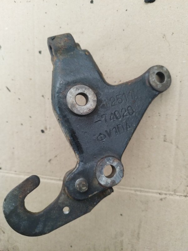 Кронштейн двигателя Toyota Carina 1989 st170