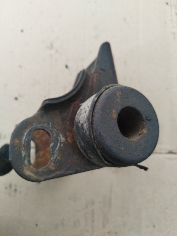 Кронштейн двигателя Toyota Carina 1989 st170