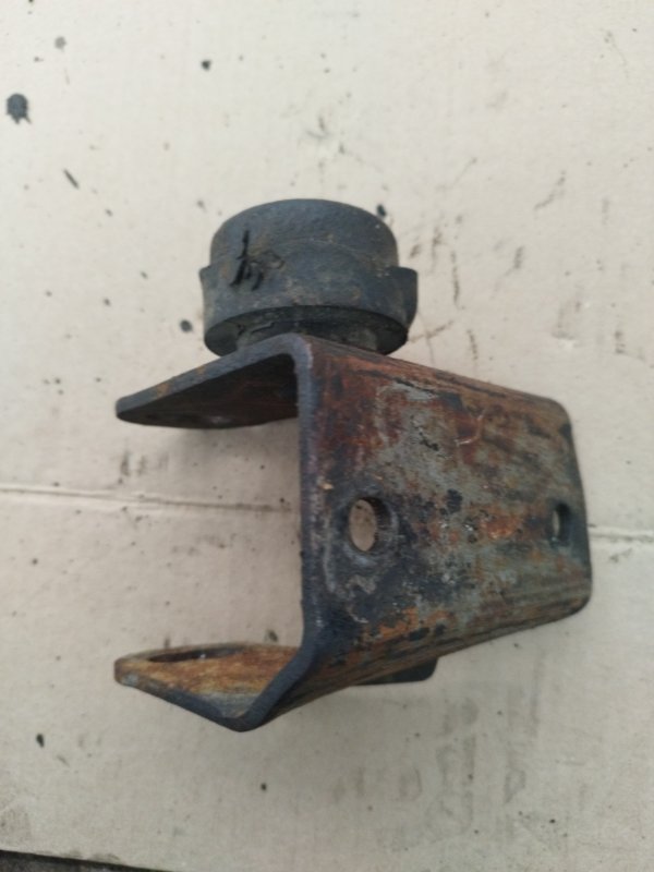 Кронштейн двигателя Toyota Carina 1989 st170