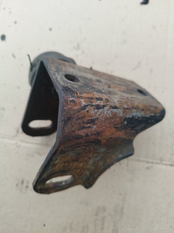 Кронштейн двигателя Toyota Carina 1989 st170