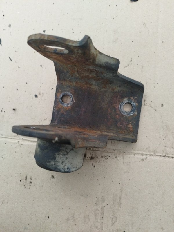 Кронштейн двигателя Toyota Carina 1989 st170