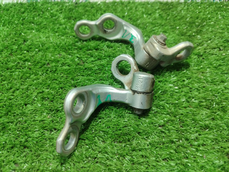 Петля двери Ford FOCUS 2