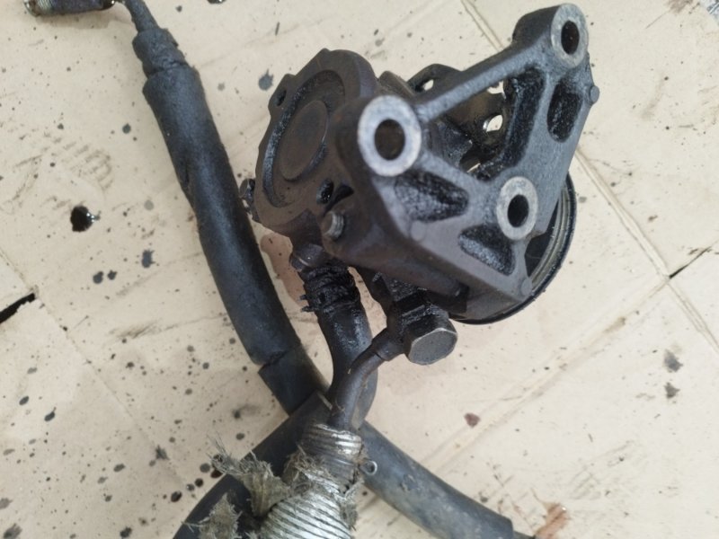 Насос гидроусилителя руля Toyota Carina 1989 st170