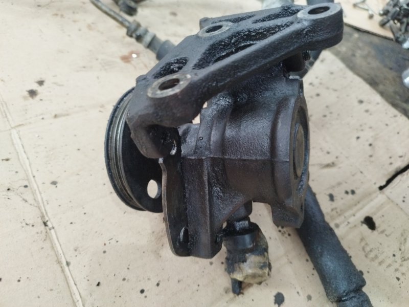 Насос гидроусилителя руля Toyota Carina 1989 st170