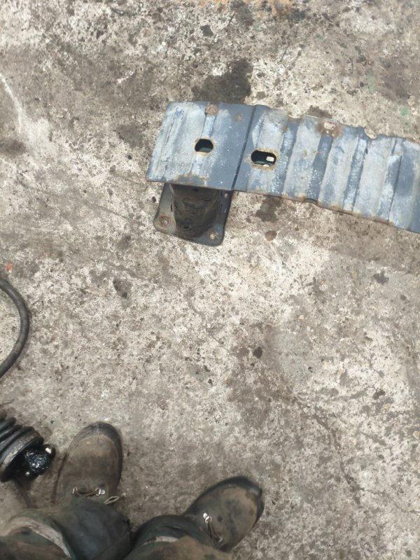 Усилитель бампера Ford FOCUS 2