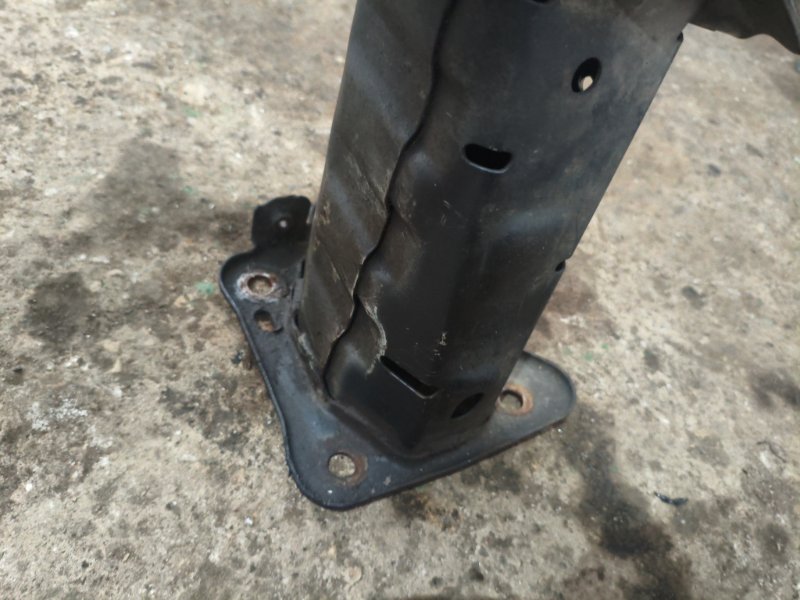 Усилитель бампера Ford FOCUS 2