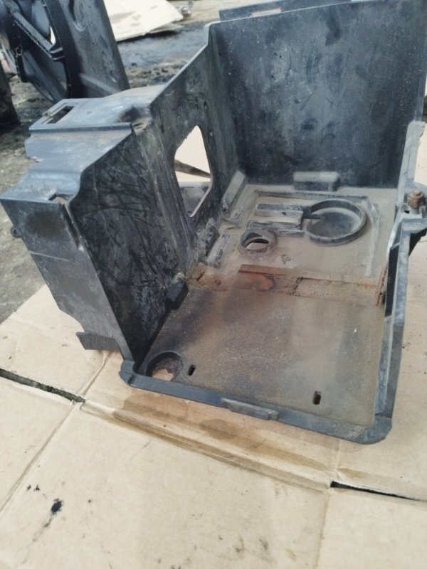 Подставка под аккумулятор Ford FOCUS 2