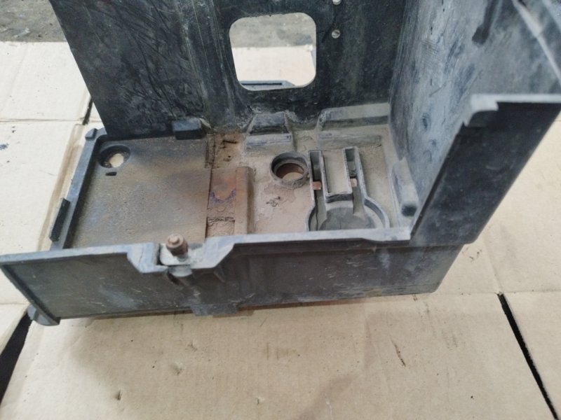 Подставка под аккумулятор Ford FOCUS 2