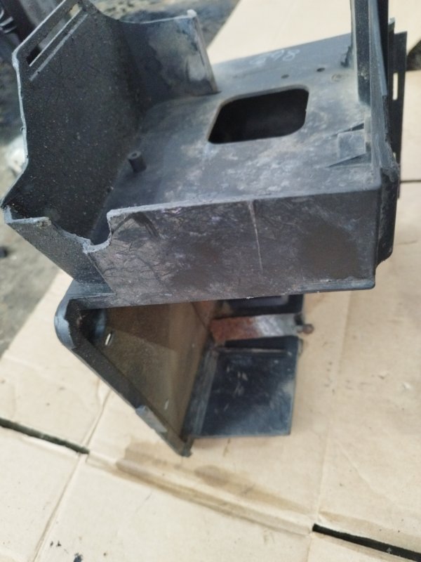 Подставка под аккумулятор Ford FOCUS 2