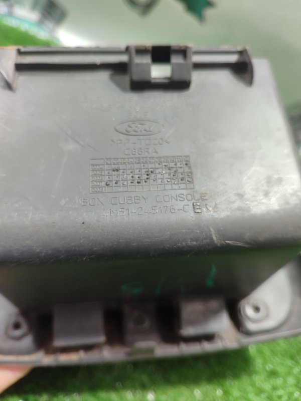 Бардачок Ford FOCUS 2