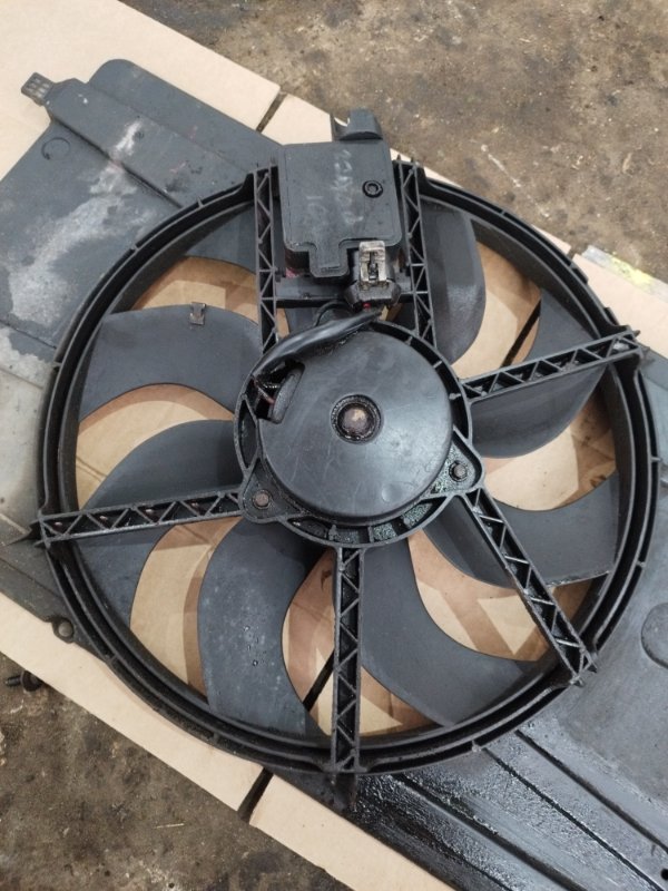 Диффузор радиатора Ford FOCUS 2