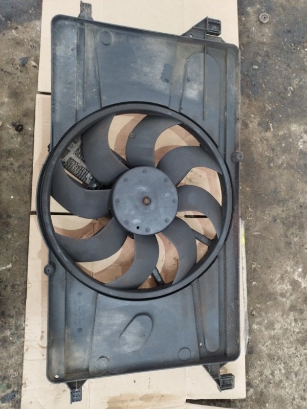 Диффузор радиатора Ford FOCUS 2