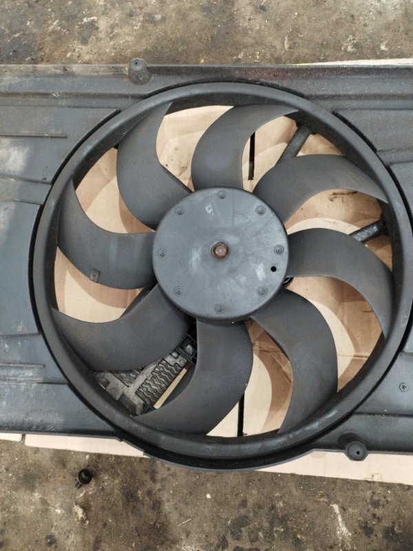 Диффузор радиатора Ford FOCUS 2