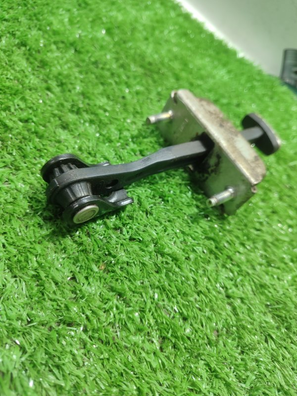 Ограничитель двери Ford FOCUS 2