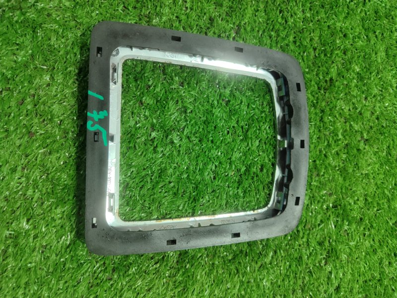 Накладка центральной консоли Ford FOCUS 2