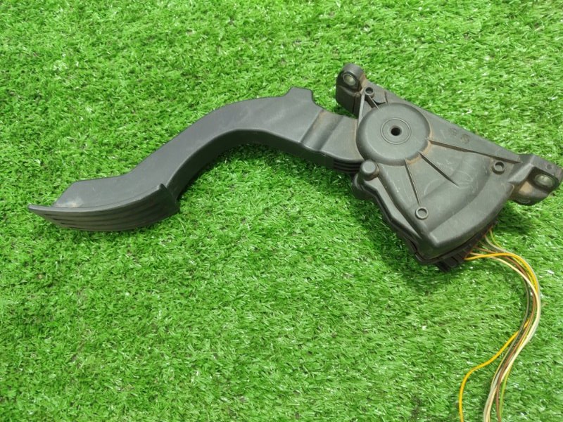 Педаль газа Ford FOCUS 2