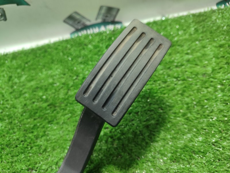 Педаль газа Ford FOCUS 2