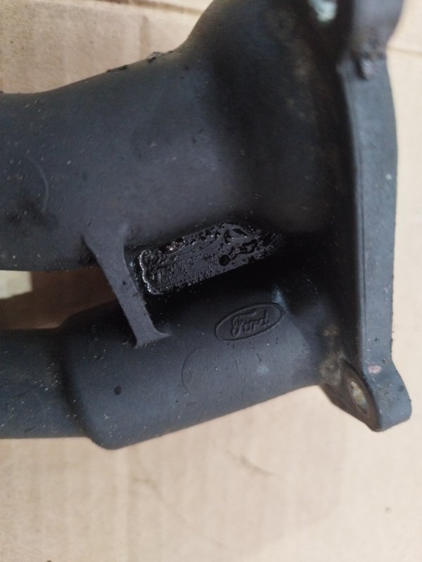 Корпус термостата Ford FOCUS 2