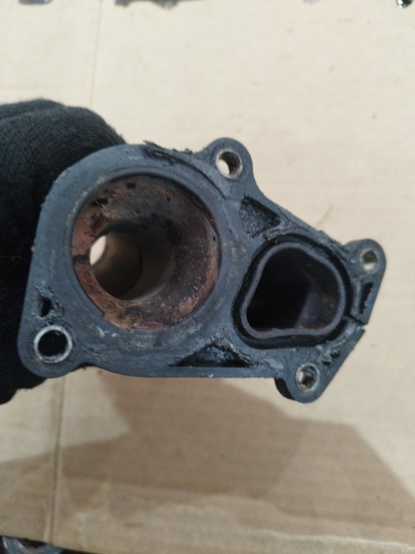 Корпус термостата Ford FOCUS 2