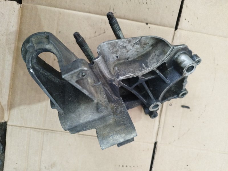 Кронштейн двигателя Ford FOCUS 2