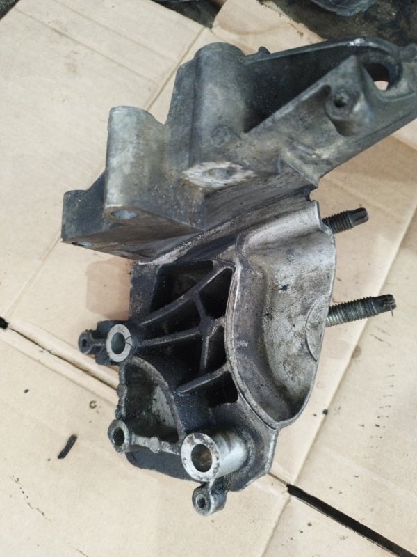 Кронштейн двигателя Ford FOCUS 2