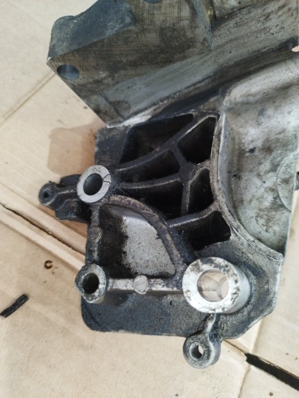 Кронштейн двигателя Ford FOCUS 2